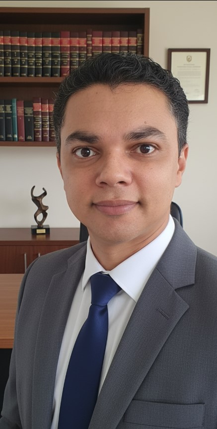Dr. Claudio Sales, advogado atuante em Direito Trabalhista, Criminal e Previdenciário